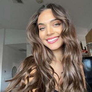 Meet your Posher, Alexys